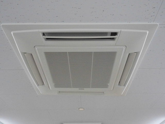 天井埋め込みエアコンのクリーニング費用と作業手順 エアコンクリーニング広島